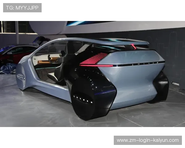 足球+智能硬件结合，比赛装备科技感十足，足球技术展示